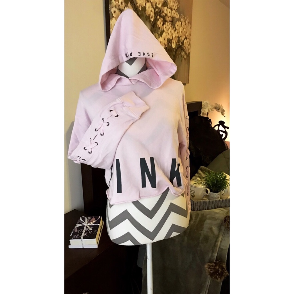 PINK crop hooded sweatshirt🌸
